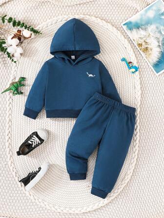 2 件装男婴休闲刺绣恐龙连帽衫和纯色裤子套装，春秋季