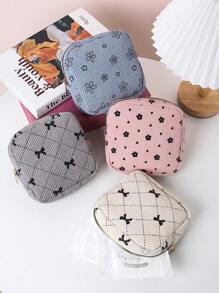 1 pièce Sac de rangement pour serviettes hygiéniques imprimé de manière stylisée. Sac cosmétique multifonctionnel compact. Petit sac carré pour ranger les serviettes hygiéniques. Petit sac de voyage pour les cosmétiques et les toilettes pour femmes/filles. Sac à fermeture éclair mignon, porte-monnaie de style universitaire, convient pour l'école, le travail, les voyages, les cosmétiques, les soins de la peau, les articles de toilette, l'emballage, les fournitures de voyage