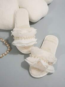 秋冬蕾丝面料时尚珍珠装饰女士家居拖鞋，春秋新款，毛绒拖鞋 - 米色 - 查看 2
