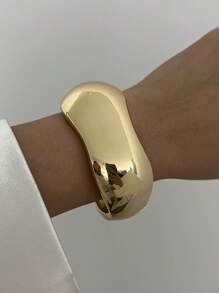 1pc Exaggerated Fashionable Asymmetrical Metal Cuff Bracelet, Vintage Minimalist Geometric Round Big Coiled Spring Open Bangle Bracelet, Women Daily Decoration, Festival & Birthday Gift, Party Jewelry, Casual Travel Charm Jewelry Gift