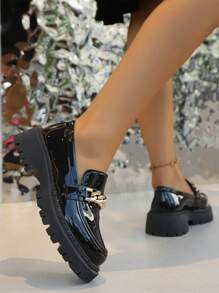 Mocassini in pelle lucida con catena decorativa in metallo, stile britannico, suola spessa, scarpe casual nere morbide e scivolanti, versatili e comode, di moda - nero - Visualizzare 7