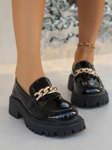 Mocassini in pelle lucida con catena decorativa in metallo, stile britannico, suola spessa, scarpe casual nere morbide e scivolanti, versatili e comode, di moda - nero - Visualizzare 5