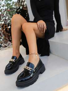 Mocassini in pelle lucida con catena decorativa in metallo, stile britannico, suola spessa, scarpe casual nere morbide e scivolanti, versatili e comode, di moda - nero - Visualizzare 6