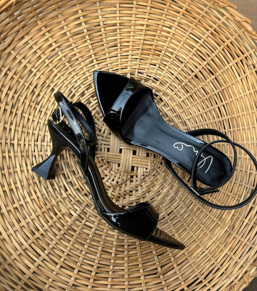 Low Heel Sandal With Leaf Toe - Black - View 1