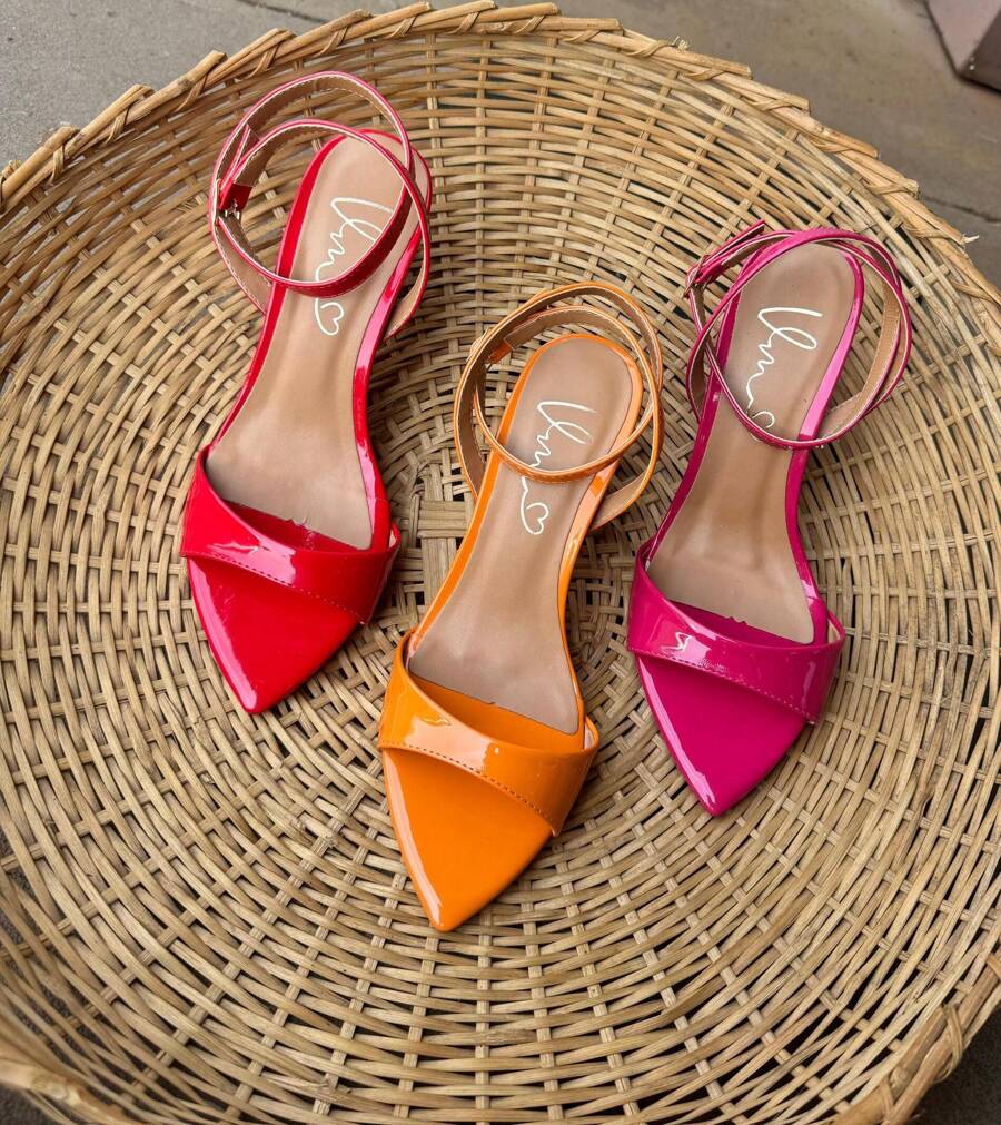 Low Heel Sandal With Leaf Toe - Red - View 1