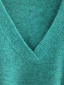 大码纯色简约 V 领长袖套头毛衣，休闲日常穿着