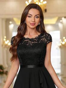 MIUSOL Váy cocktail ren hoa cài ngực với viền bèo nhún - màu đen - Xem 8