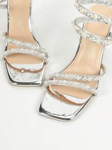 Sandalias de tacón alto y puntera puntiaguda para mujeres, con decoración de strass, perlas falsas y diseño de correa con estampado de serpiente, adecuadas para fiestas de verano y San Valentín - Plateado - Ver 7