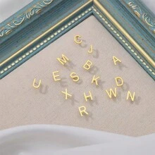 1 par de brincos de aço inoxidável com letras iniciais para mulheres, brincos de cor dourada, brincos de piercing, joias da moda para presente de Natal