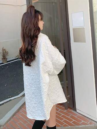 1 件女式宽松飘逸花卉压花长袖休闲衬衫，春秋装，长袖上衣