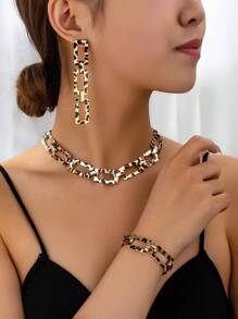 1套誇張的幾何長方形鏈條項鍊，女性耳環和手鐲套裝，適用於歐美度假和日常穿著