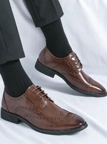 Męskie formalne rzeźbione buty brogsy, brązowe biznesowe, codzienne, sznurowane, skórzane buty typu oksford, odpowiednie na wesela i oficjalne okazje