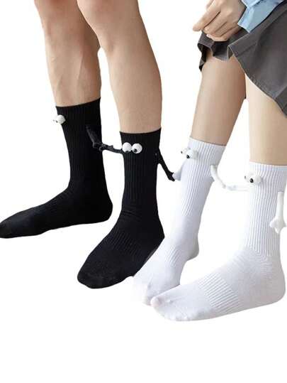 1/2 Pairs Randomly Assorted Unisex Minimalist Black & White Creative Magnetic Hand-Holding Socks, Fashionable 3D Big Eye Decoration, Personalized Fun Couple Socks, Mid-Calf Socks Suitable For Daily And Outdoor Wear