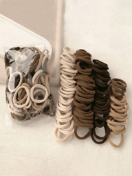 50 Pezzi Colori Misti Corda per Capelli Colore Kaki e Nudo Elastico Senza Cuciture , Fermacapelli Elastico, Accessorio Indispensabile per Acconciature Quotidiane, Trucco, Viaggi e Laurea