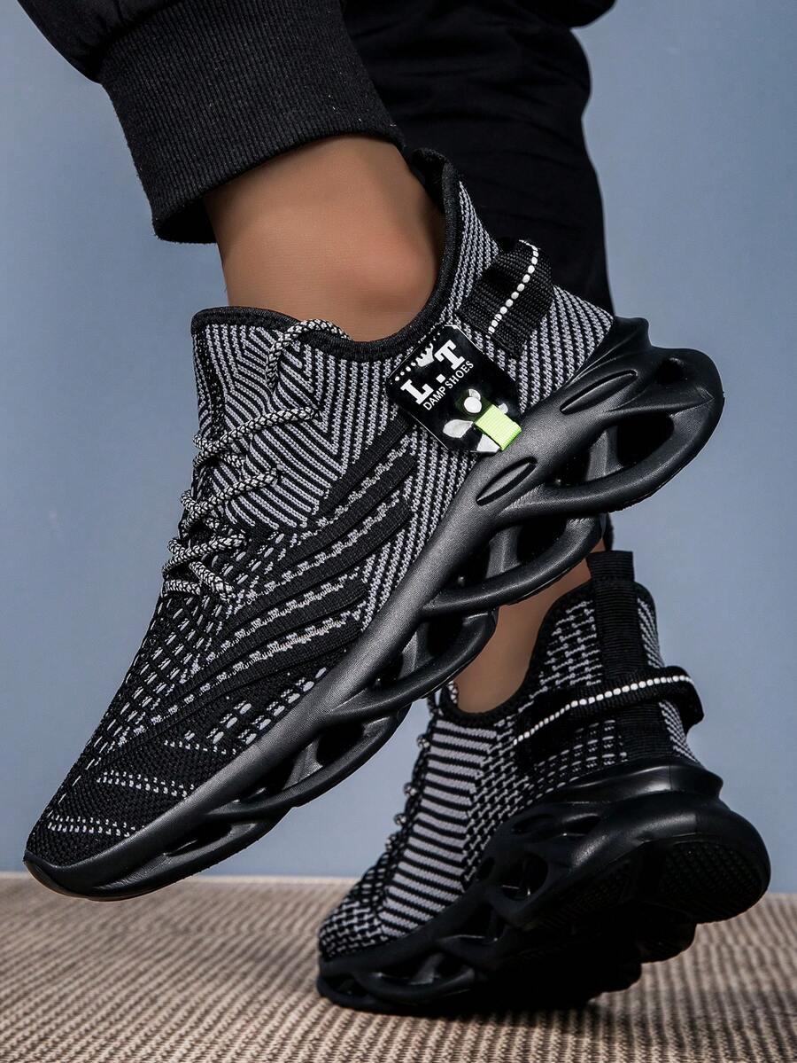 Zapatos deportivos con cordones para hombre, zapatillas casuales transpirables de malla, ligeros y transpirables, adecuados para correr, baloncesto, entrenamiento en gimnasio, calzado deportivo antideslizante de gran tamaño - Negro - Ver 1