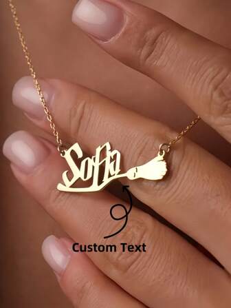 1 pieza Collar con colgante de escoba mágica personalizada de oro y plata - Colgante de bruja y mago de acero inoxidable, letras en inglés personalizadas, accesorios de moda para mujer de estilo dorado, de moda de otoño, vintage colorido, vintage, sencillo, unisex, casual, lindo, personalizado, único, para ella, novio, para aniversarios, para cumpleaños, para baile de graduación, para fiestas, de vuelta a la escuela, glamour de Año Nuevo