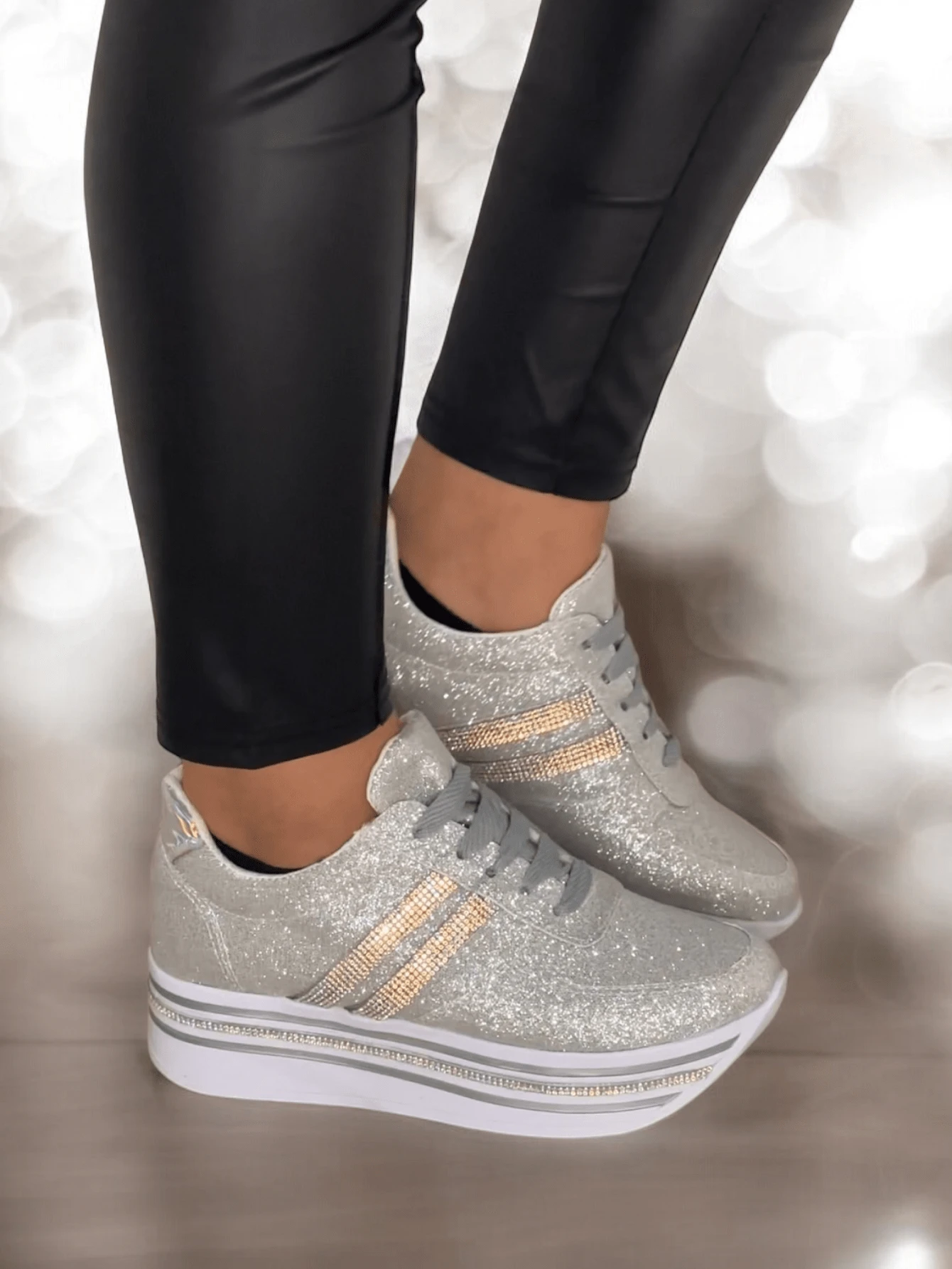 MUJER ZAPATILLAS DEPORTIVAS CON CORDONES TENIS DE PLATAFORMA GLITTER BRILLOS FIESTA DIAMANTE IMITACION BODA XV AÑOS PLATEADOS ELEGANTES LUJO - Plateado - Ver 1