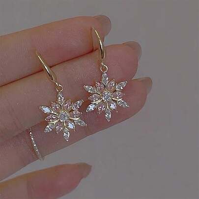 1 Pair Of Exquisite Snowflake Alloy Pendant Earrings, Suitable For Daily Wear Or Gatherings, As A Christmas Gift For Women, Christmas