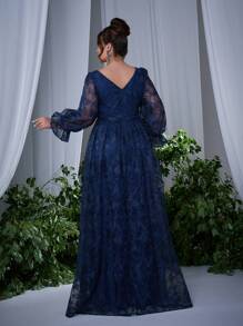 大码高端蕾丝长袖方领刺绣连衣裙，优雅伴娘礼服