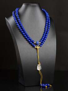 VE 1 Stück hochwertiger 108 Perlen Halskette aus Sterlingsilber mit natürlichem Lapislazuli, mit tiefer Farbe wie ein Sternenhimmel und geheimnisvollem Glanz. Die 108 Perlen symbolisieren das Beseitigen von 108 weltlichen Problemen und bringen Glück und Frieden. Das Tragen am Hals zeigt nicht nur einen eleganten Geschmack, sondern beruhigt auch den Geist und fördert die Weisheit, passend für Praktizierende und Modebewusste. Die Farbe des Natursteins ist zufällig.