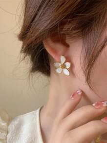 1pair Elegant Floral Vintage Design Fashion Earrings For Women - Multicolor - View 3