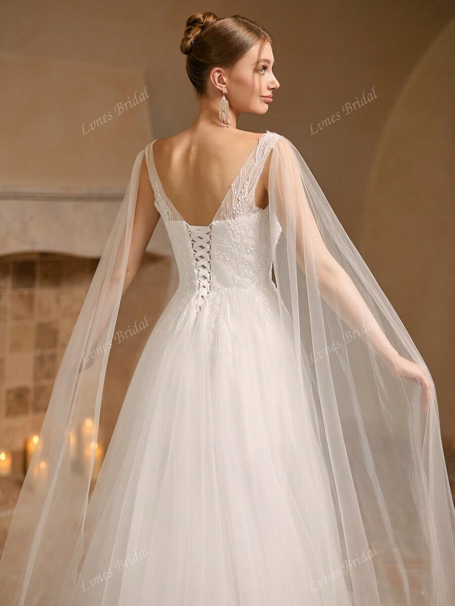 Sleeveless Elegant Wedding Dress With Solid Color Embroidery Applique