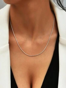 Women's Fashion Simple Sexy Necklace, Twist Rope Chain, Chain, Gold Jewelry Gold Accessories, Women Gifts, Choker Necklace, European And American Style Unisex Necklace, Sailor Rope Chain Necklace, Coffee Bean Necklace, Snake Chain, Oval Chain, Geometric Chain, Fashionable High-End Short Necklace Copper Clavicle Chain Choker Necklace, Golden Accessories, Style Women Gifts Daily Casual Wear, Fashion Jewelry