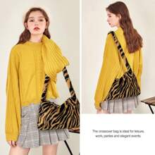 Fuzzy Tote Bag Y2K Fluffy Shoulder Bag Women Furry Purse Large Cute Plush Bag Ladies Faux Fur Bag For Autumn And Winter - Họa tiết sọc hổ - Xem 5