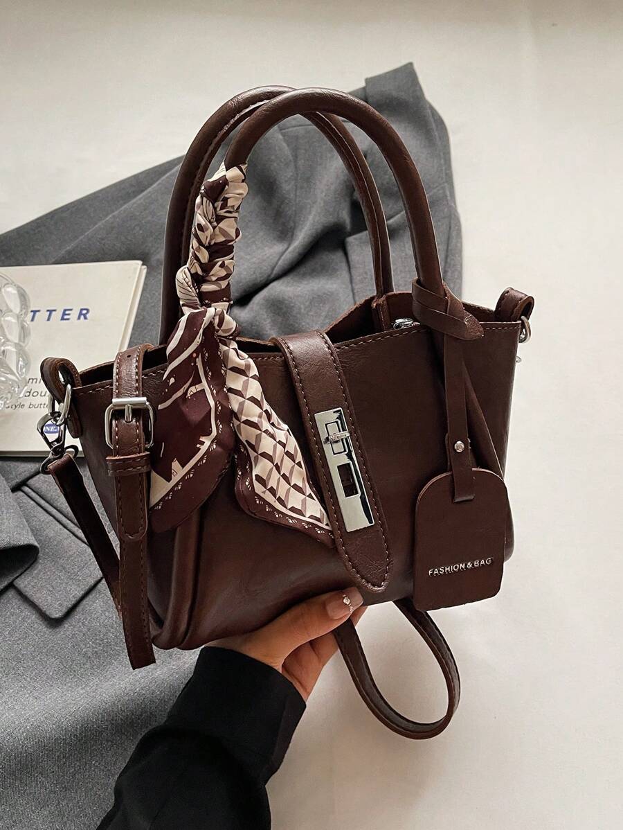 1 件时尚简约翻盖 PU 手提包，配有可拆卸肩带，附赠围巾，适合日常使用