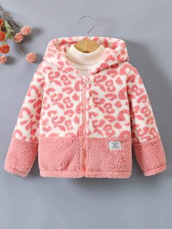 适合秋冬季的年轻女孩豹纹拼布保暖保暖衬里拉链连帽衫