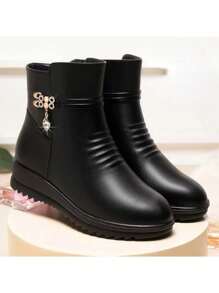 Botas de entrecasa con forro de algodón, nuevas botas cortas de suela blanda y tacón bajo de piel suave para mujeres de mediana edad, para otoño/invierno