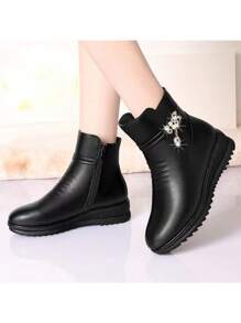 Botas de entrecasa con forro de algodón, nuevas botas cortas de suela blanda y tacón bajo de piel suave para mujeres de mediana edad, para otoño/invierno
