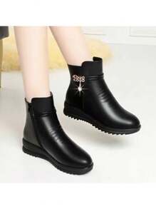 Botas de entrecasa con forro de algodón, nuevas botas cortas de suela blanda y tacón bajo de piel suave para mujeres de mediana edad, para otoño/invierno