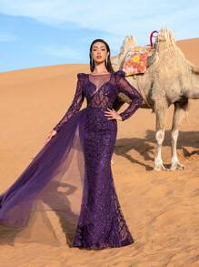 Faeriesty 这款女士优雅正式晚礼服采用精致的船领设计，搭配迷人的长袖、性感的网纱拼接紧身胸衣和修身鱼尾裙摆，尽显曼妙身姿。完美适用于正式婚礼、奢华晚宴、高端慈善舞会、高端公司晚宴和盛大颁奖典礼等场合。 - 紫色 - 查看 5