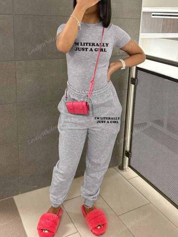 LovelyWholesale Conjunto de top de manga corta con cuello redondo y pantalones con cordón para mujer, con estampado de letras, para el verano