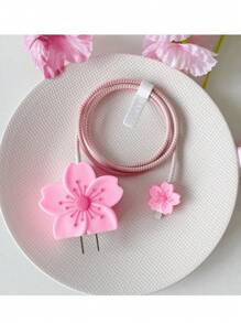4 pièces/set Protecteur de câble de charge en silicone coloré à motif floral, compatible avec un câble de charge de 1,5 m et un adaptateur de charge rapide de 20 W, compatible avec 12/13/14, enrouleur de câble, anti-rupture et couvercle d'adaptateur en TPU, protecteur de chargeur