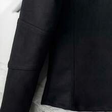 Chamarra tipo ajustada para mujer con cremallera central y bolsillos con cierres a los costados - Negro - Ver 7