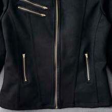 Chamarra tipo ajustada para mujer con cremallera central y bolsillos con cierres a los costados - Negro - Ver 5