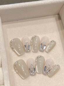 10 chiếc móng tay giả thủ công cao cấp hình quan tài ngắn, thiết kế hình ông già Noel, kèm 3 miếng dán móng, thích hợp cho cuộc sống hàng ngày của các quý cô và các bé gái. Phụ kiện làm móng - Bạc - Xem 1
