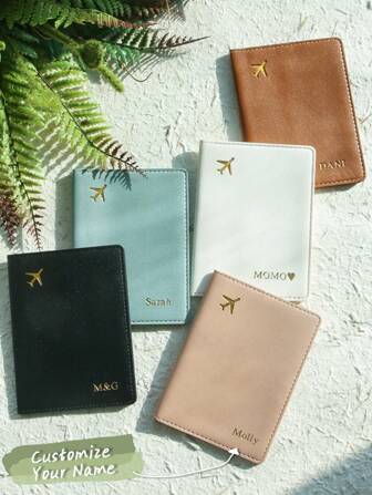 Takeoak Portapassaporte personalizado con estampado en caliente del nombre, funda personalizada con letras para el pasaporte, cartera de viaje elegante, portatarjetas de documentos único, regalo de cumpleaños ideal para estudiantes de secundaria, preparatoria, universidad, primer año, segundo año, estudiantes de grados inferiores