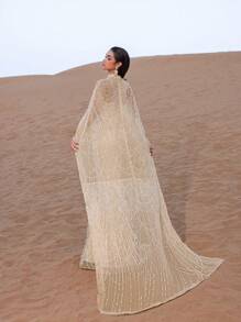 Faeriesty SHEIN X Hannahelzahed 华丽闪耀的珠饰亮片长裙，配披肩和鱼尾裙摆——高端定制，美人鱼礼服，明星同款红毯礼服，适合婚礼、盛大晚宴和名人派对。 - 香檳色 - 查看 5