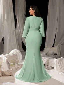 Faeriesty Curve Empowering Plus-Size V-Neck Evening Gown With Lantern Sleeves & Sculpted Mermaid Hem – Timeless Floor-Length Formal Dress For Weddings, Black-Tie Galas, Award Ceremonies, Opera Nights, And High-Profile Charity Events - 綠色 - 查看 2