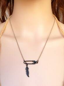 1pc Fashionable Personalized Safety Pin Pendant Necklace, Original Design Women Stainless Steel Necklace