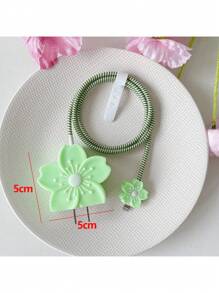 4 pièces/set Protecteur de câble de charge en silicone coloré à motif floral, compatible avec un câble de charge de 1,5 m et un adaptateur de charge rapide de 20 W, compatible avec 12/13/14, enrouleur de câble, anti-rupture et couvercle d'adaptateur en TPU, protecteur de chargeur