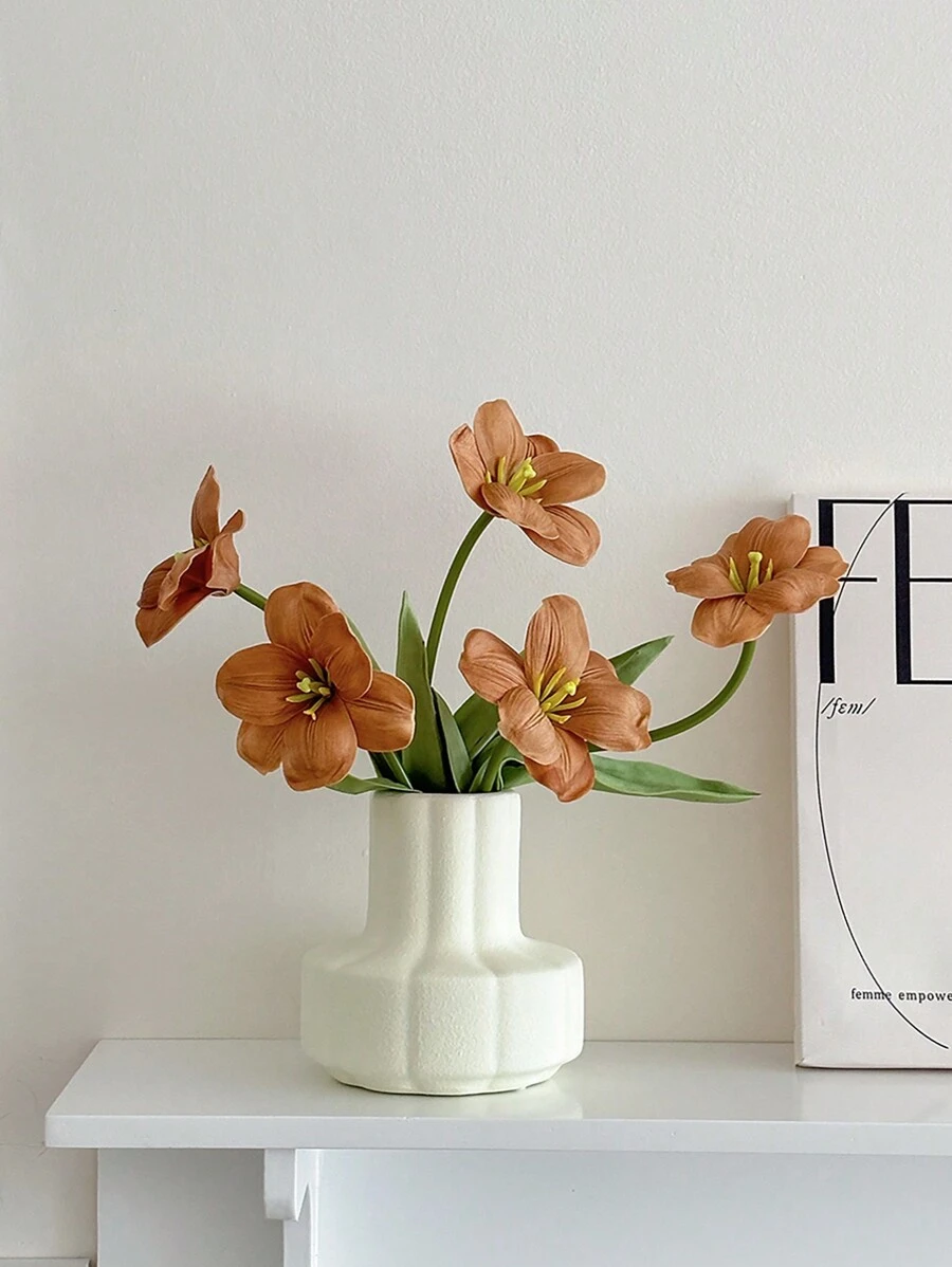 1 件人造郁金香花瓶，艺术气息浓郁的家居装饰品，适合摆放在书桌或桌子上，情人节礼物