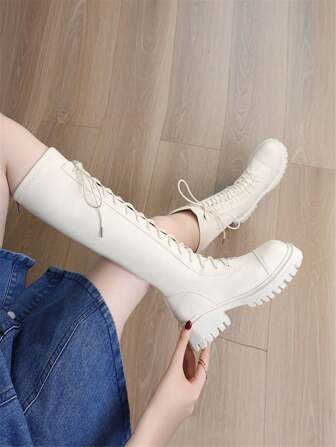 2025 Höstens nya bruna knähöga stövlar för kvinnor, platta, över knä, snörning, bantning, plusstorlek 43, stövlar med hög skaft