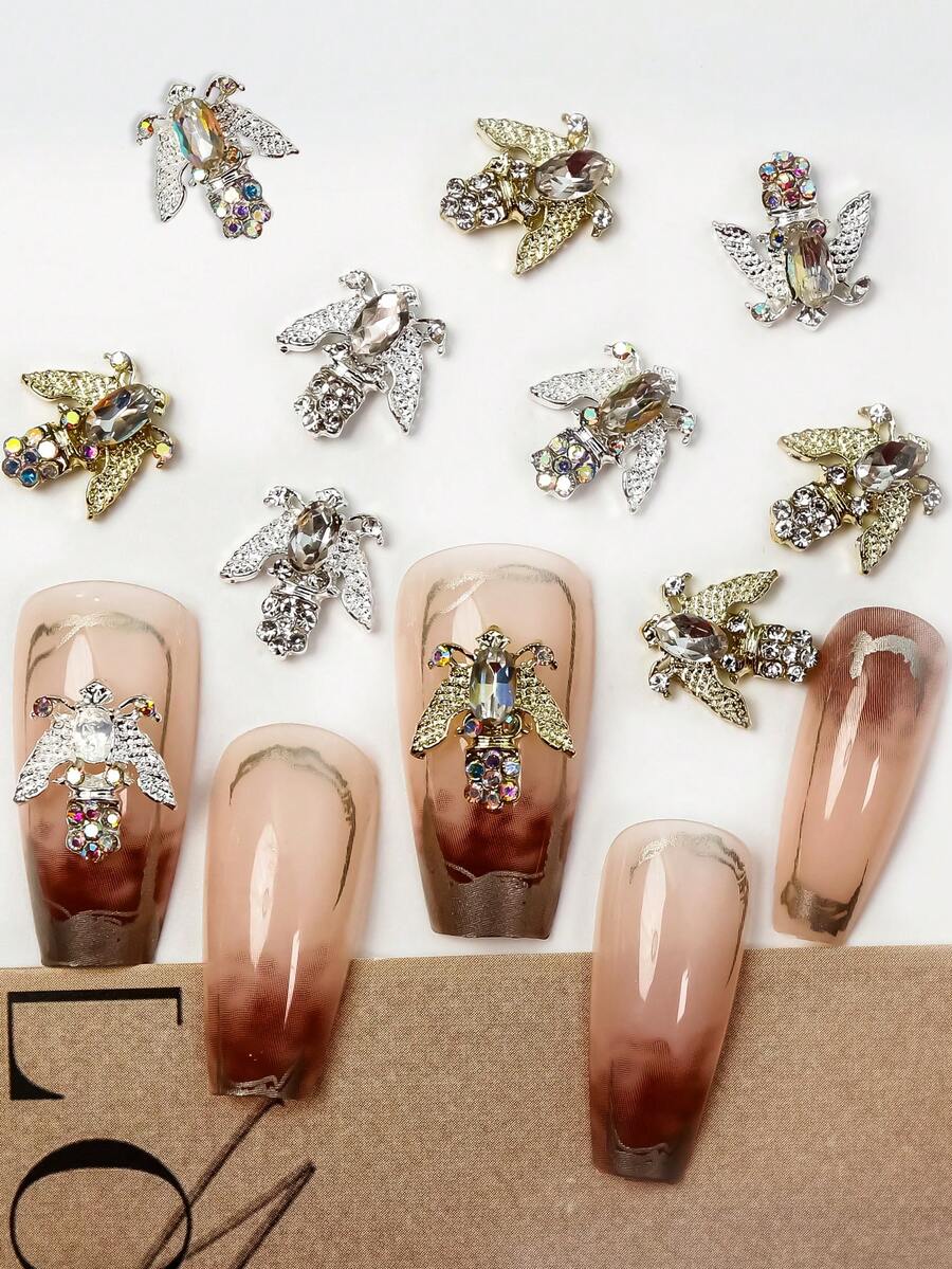 优雅的 10 件蜜蜂指甲饰品套装 - 闪亮的水钻和珍珠，无香指甲珠宝，适合精致的艺术设计 - 彩色 - 查看 1