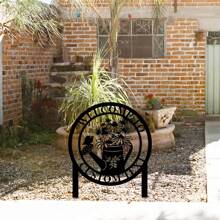1 PIEZA Cartel de bienvenida clásico personalizado de metal con patrón de tetera recortada en flor, decoración de estaca de jardín personalizada, placa de metal con nombre personalizado para césped, granja, parque, decoración de poste con tema floral para exteriores, ideal para decoración de Acción de Gracias y primavera - No se necesita electricidad