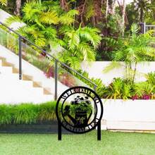 1 PIEZA Cartel de bienvenida clásico personalizado de metal con patrón de tetera recortada en flor, decoración de estaca de jardín personalizada, placa de metal con nombre personalizado para césped, granja, parque, decoración de poste con tema floral para exteriores, ideal para decoración de Acción de Gracias y primavera - No se necesita electricidad