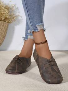Flat Soft Bottom Grandma Shoes, New Vintage Round Toe Slip-On Casual Mom Shoes, Large Size Versatile, Autumn
